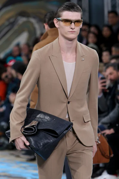 Look 61